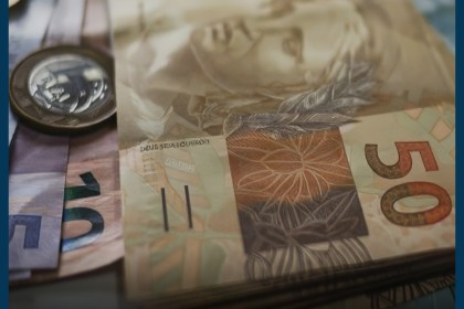 Milhões de brasileiros têm dinheiro esquecido em bancos; R$ 9,7 bilhões seguem disponíveis — Dinheiro