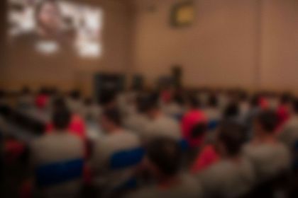 Governo Lula investe em Smart TVs para detentos assistirem cinema em presídios — Brasil. Projeto oficial usa Smart TV