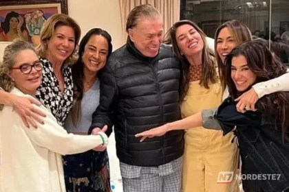 Retrato frontal da herdeira de Silvio Santos com expressão séria e profissional, em fundo neutro, para anúncio de candidatura política.