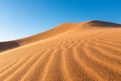 A cidade no Brasil onde as dunas estão literalmente engolindo tudo (e ninguém consegue parar)