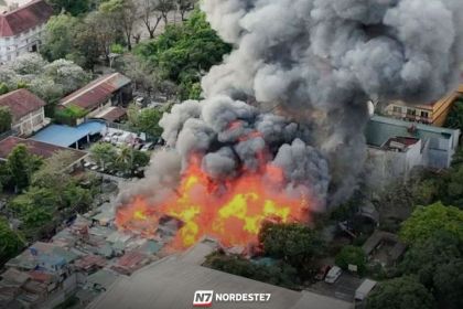Homem causa incêndio e destrói 300 casas após flagrar traição — Mundo. Ação ocorreu logo após o suspeito deixa