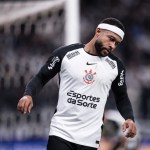 Além do salário milionário, Depay vive vida de rei bancada pelo Corinthians: quarto de luxo com TV de 136 polegadas, garçom particular e mais