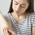 O que realmente faz os mosquitos te atacarem, segundo a ciência