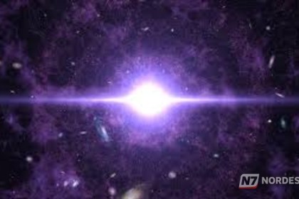 Representação artística de feixes de luz cruzando o espaço sideral em alta velocidade, sugerindo movimento superluminal.