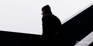 Falar sozinho não é necessariamente sinal de solidão: o hábito pode ajudar o cérebro a organizar emoções e decisões