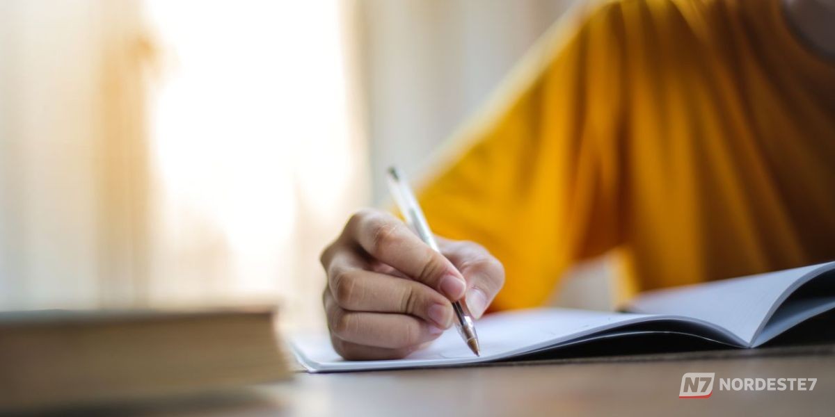 Caligrafia difícil de ler pode revelar pressa, criatividade ou pouca preocupação com regras, segundo interpretações da psicologia