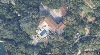 Uma estrela de Hollywood reformou uma mansão cercada pela natureza em um dos endereços mais disputados dos EUA