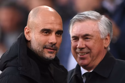 Montagem lado a lado dos técnicos Carlo Ancelotti e Pep Guardiola durante partidas de futebol.