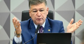 Carlos Viana cobra explicações de Alcolumbre sobre relação com Vorcaro