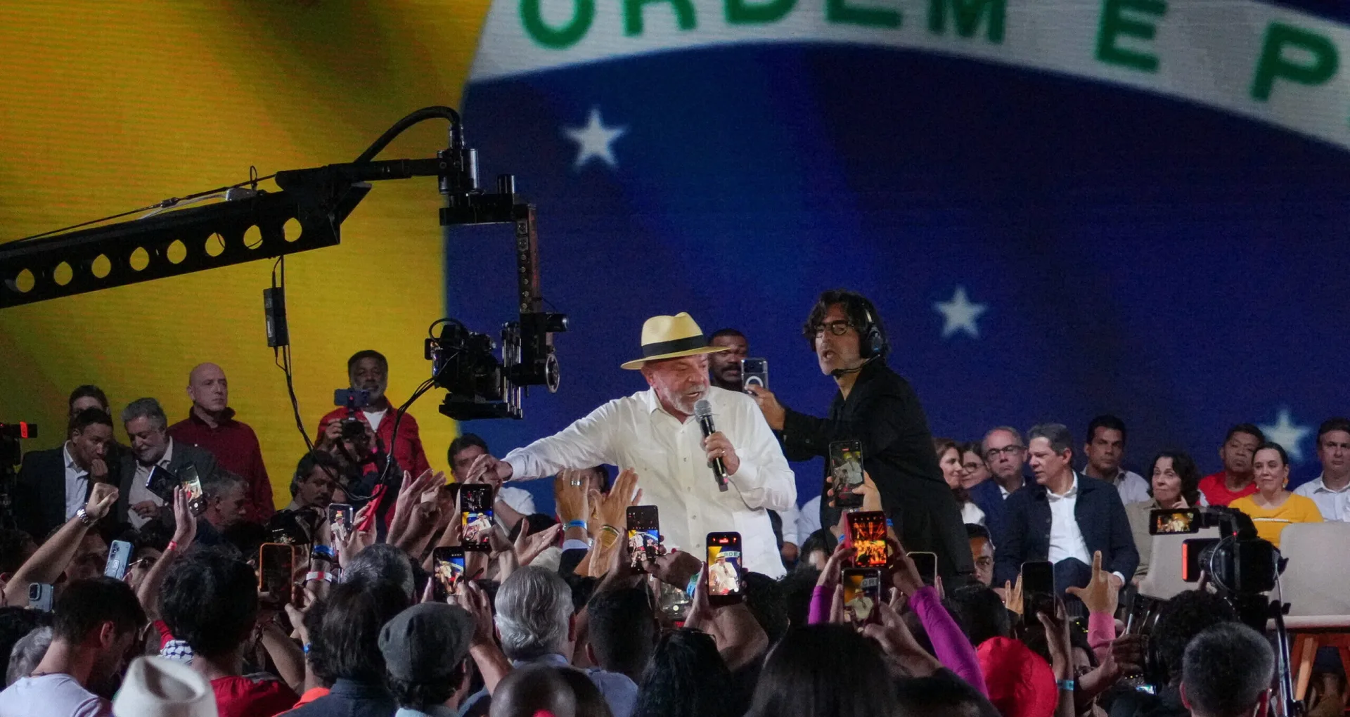 Lula diz que presidente deve ser amigo do povo, não de Vorcaro