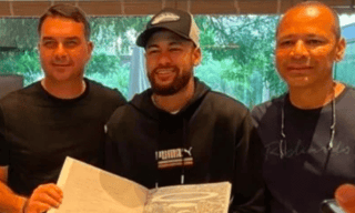 Mensagens mostram cobranças de Flávio Bolsonaro e pai de Neymar a Vorcaro