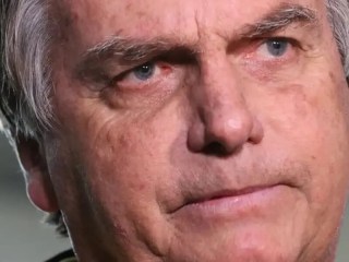 Aliados de Flávio Bolsonaro refazem cálculos para anistia de Jair