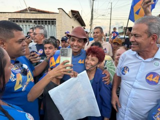 Allyson Bezerra abre campanha do segundo turno com caminhada em Natal