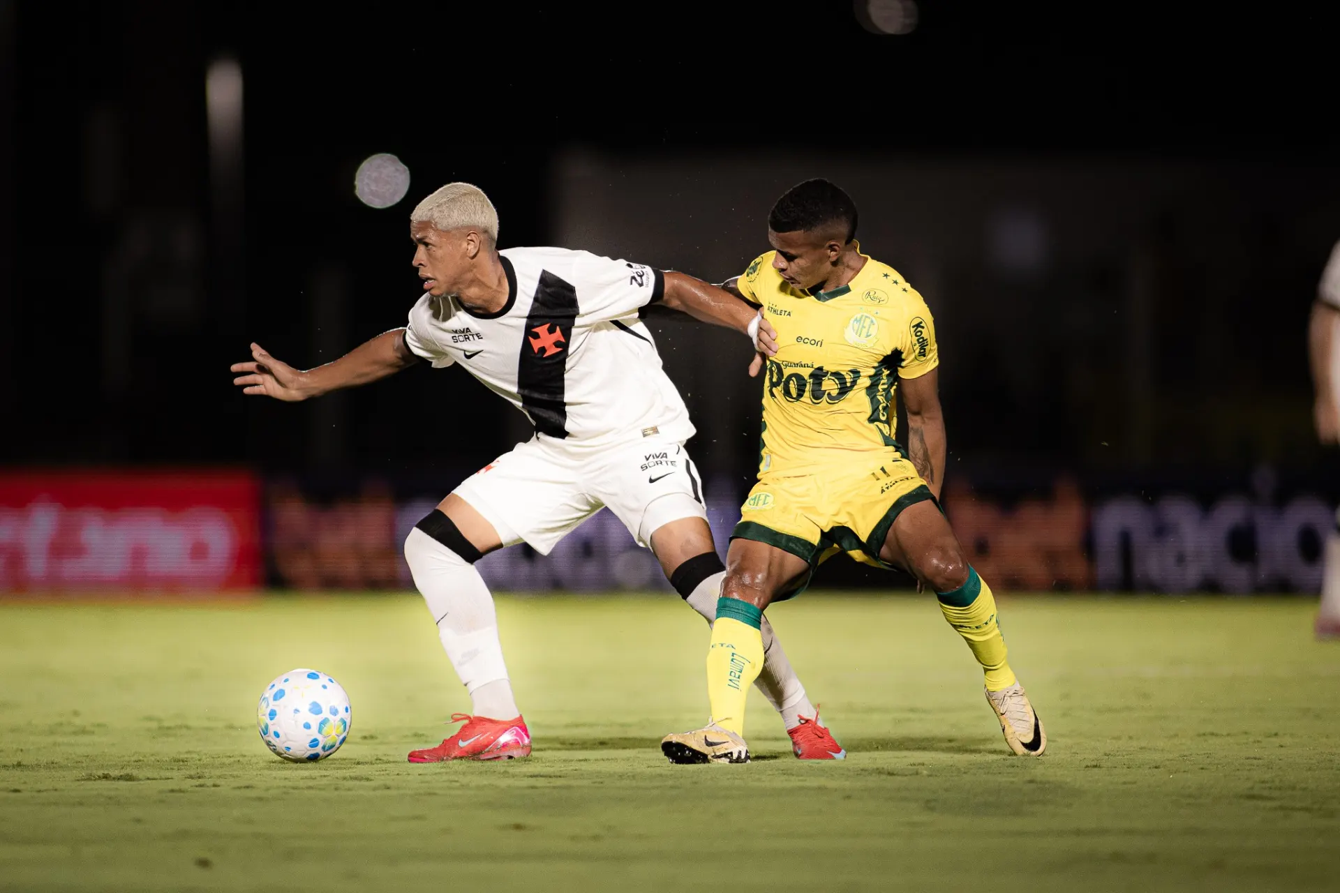 Cauan Barros sofre acidente e desfalca o Vasco contra o Boca Juniors