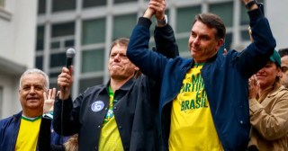 Dez governadores eleitos no primeiro turno apoiaram Flávio Bolsonaro
