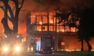 Incêndio atinge prédio com laboratórios da UFPE, no Recife