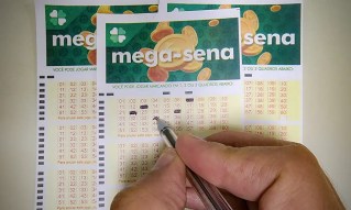Mega-Sena acumula e prêmio pode chegar a R$ 150 milhões