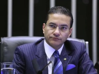 Mensagens mostram oferta de serviços jurídicos de Marcos Pereira a Daniel Vorcaro