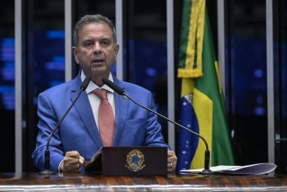 Oposição no Senado tenta adiar votação da PEC da escala 6×1