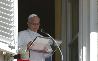 Papa Leão XIV é internado em Roma para cirurgia no pulmão