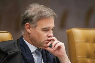 TSE ordena remoção de cinco posts da CUT sobre Flávio Bolsonaro
